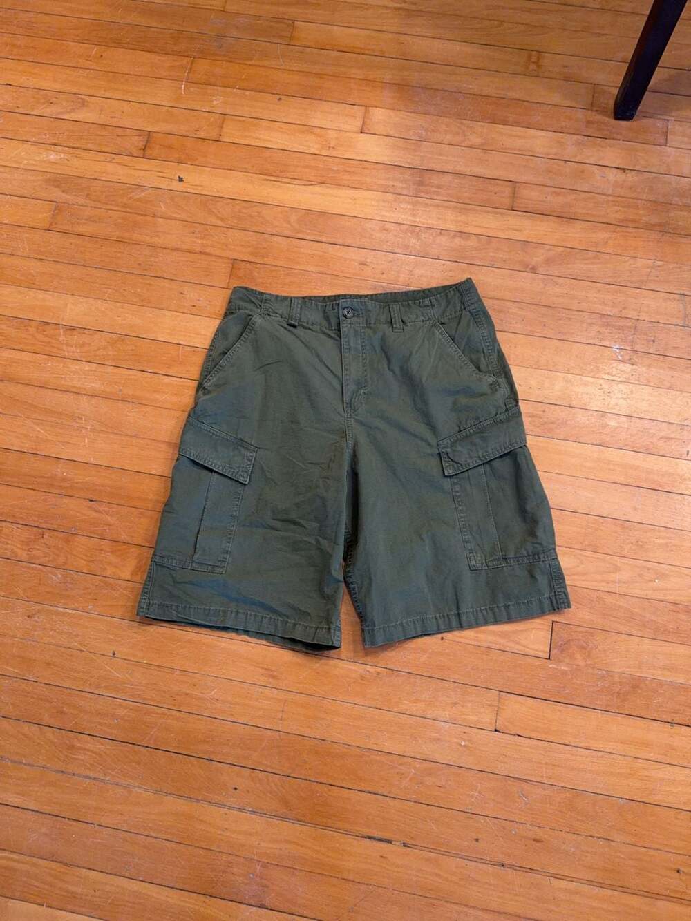 H&M Loose Ample Cargo Shorts Men's Size 32 Olive Green